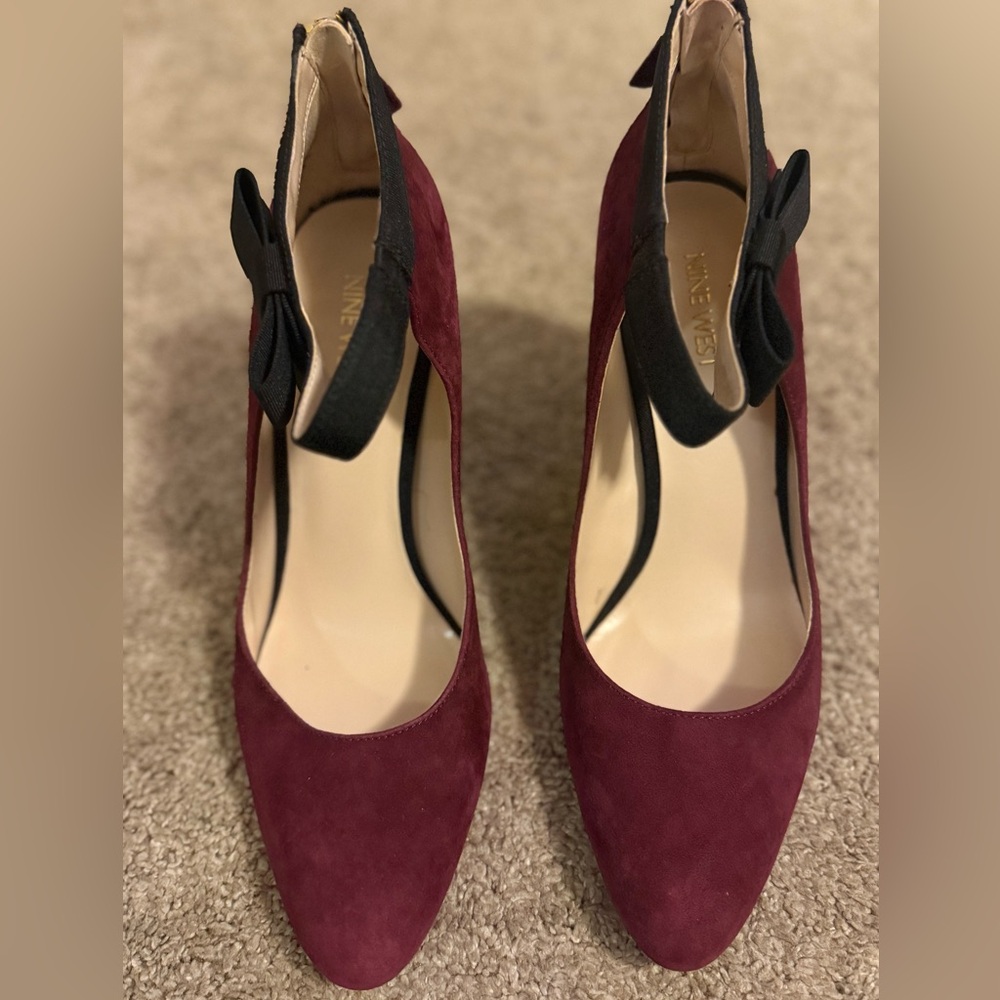 NINE WEST gently worn burgundy/wine heels.